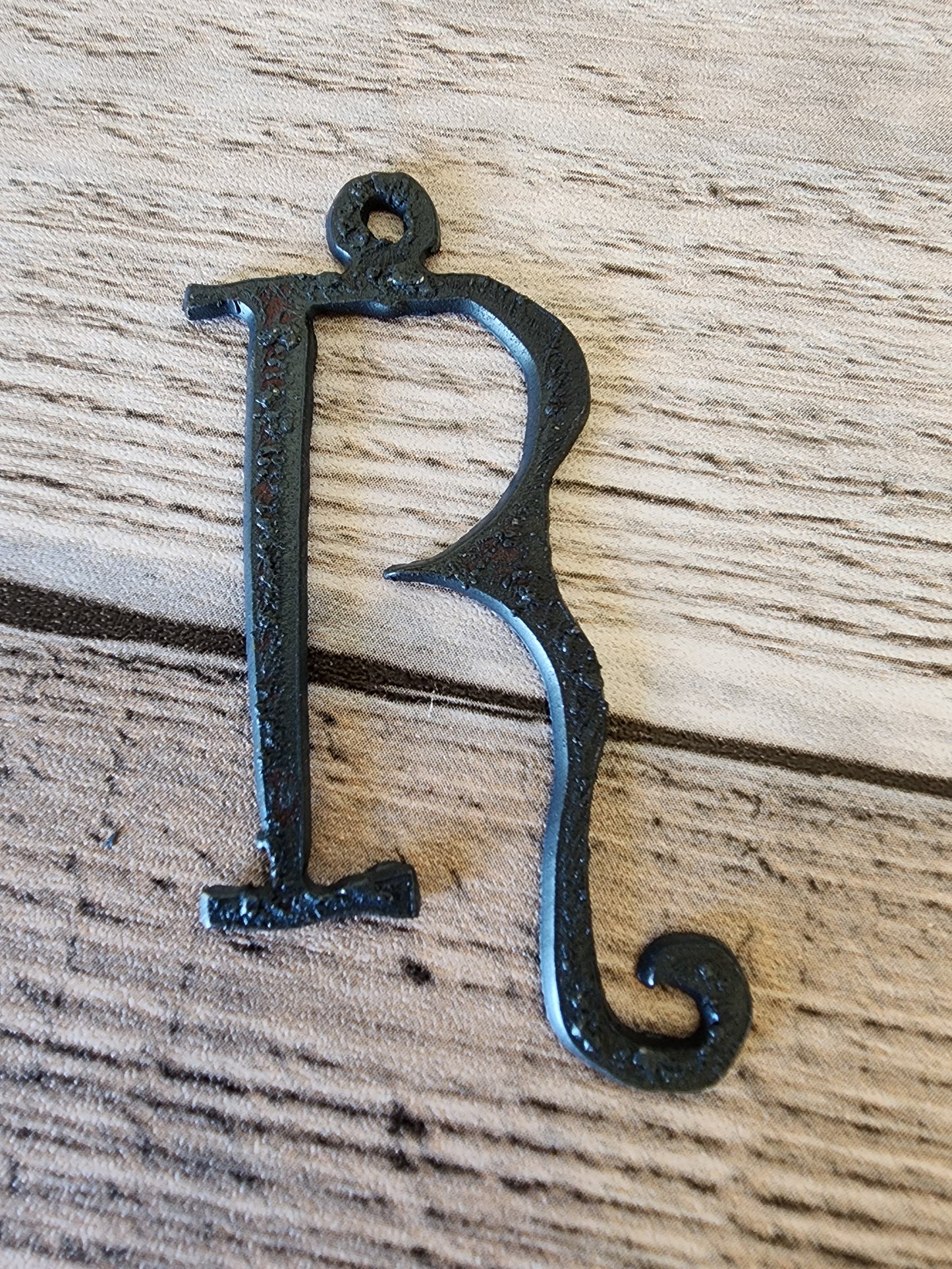 "Curls" font Initial Charm