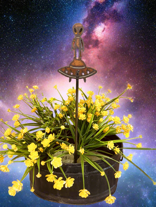 UFO Alien Garden Plant Stake Area 51 Flying Saucer