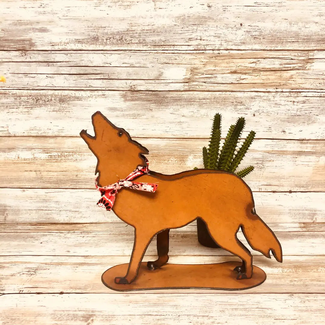 Coyote Small Howling Rusty Desert Rustic Garden Yard Art