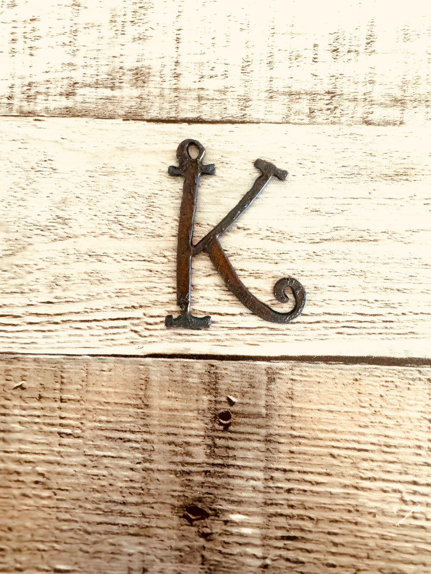 "Curls" font Initial Charm